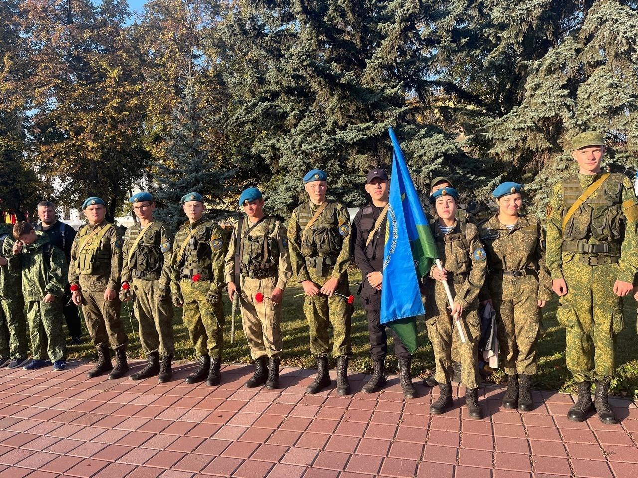 35-километровом марш-броске Тамбов-Рассказово приняли участие ребята из ВПК «Гюрза», который посвящён памяти Героя Российской Федерации Александра Комягина.