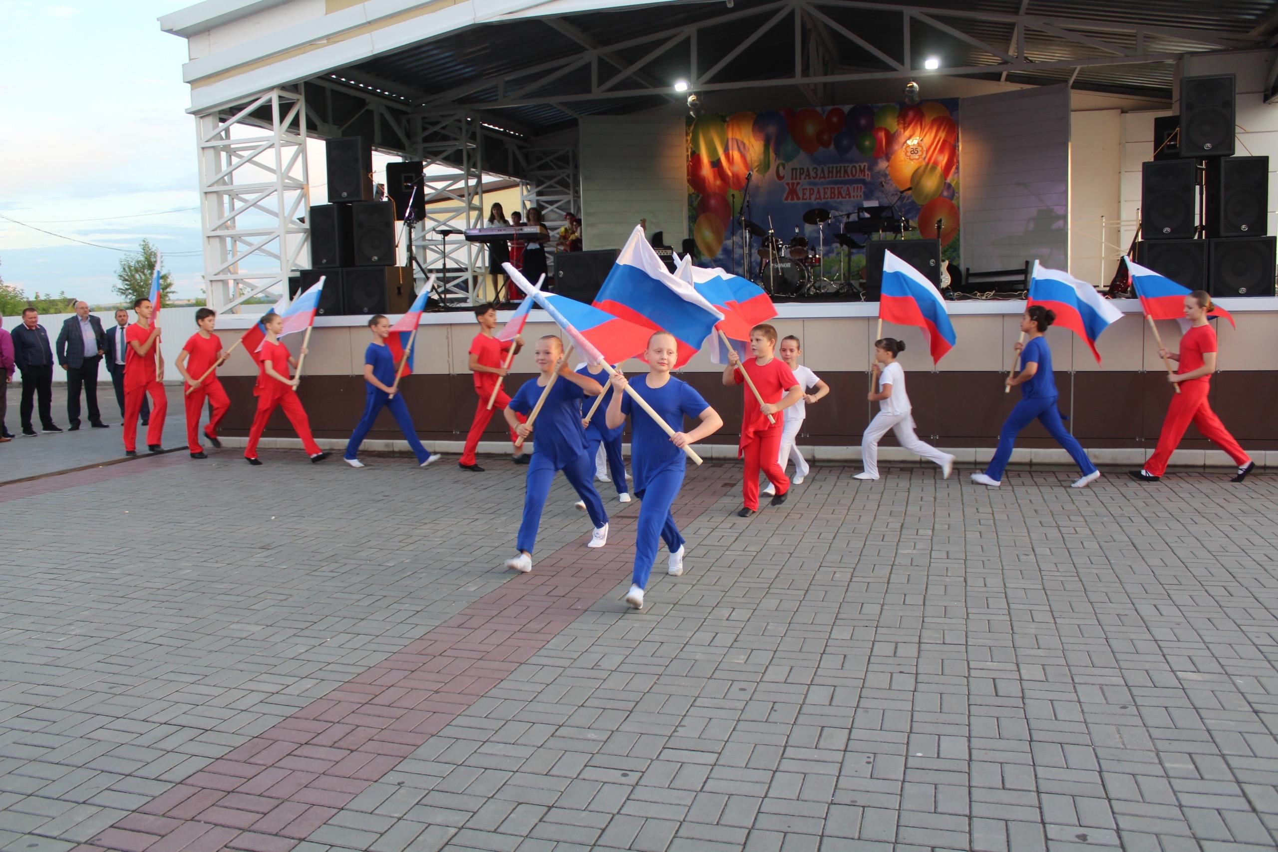 церемония чествования жителей на дне города Жердевка.