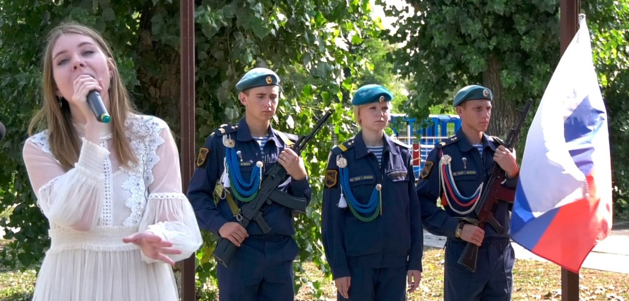 В Жердевском парке «Патриот» прошла торжественная церемония поднятия флага России.