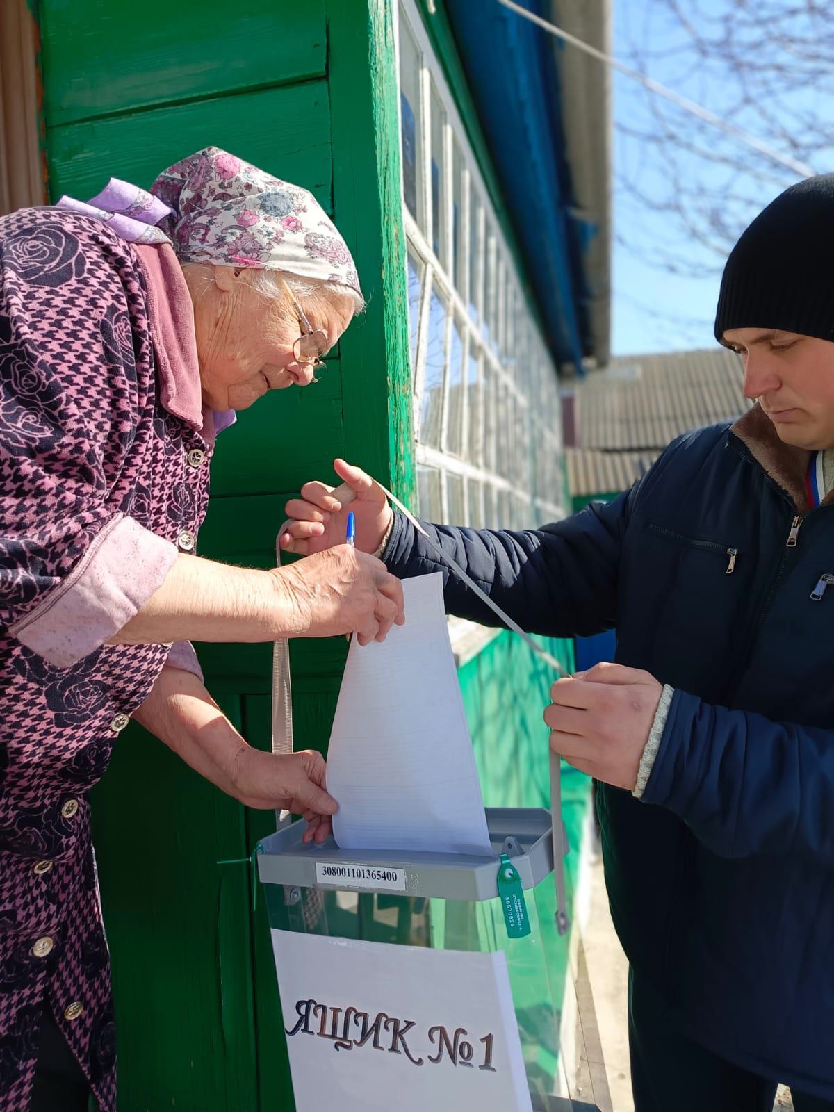 Жители Жердевского муниципального округа голосуют на дому.