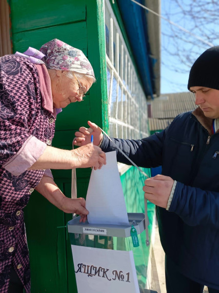 Жители Жердевского муниципального округа голосуют на дому. Жители Жердевского муниципального округа голосуют на дому.