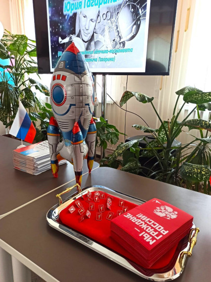 В День Космонавтики жердевским активистам вручили паспорта.. В День Космонавтики жердевским активистам вручили паспорта..
