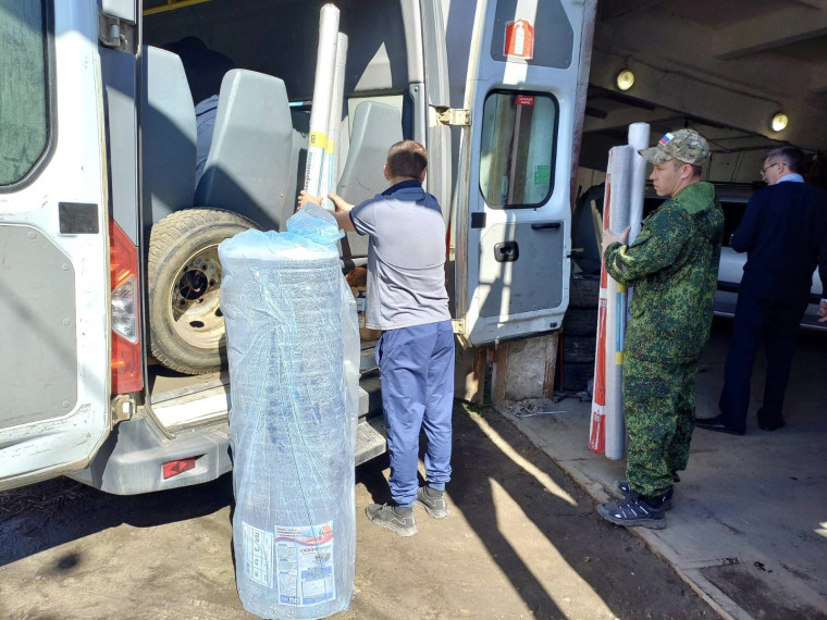 Предприниматели и жители Жердевского муниципального округа продолжают помогать бойцам СВО, отправляя им гуманитарную помощь. Предприниматели и жители Жердевского муниципального округа продолжают помогать бойцам СВО, отправляя им гуманитарную помощь.