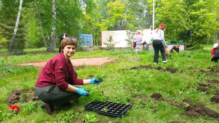 Активисты «Движение Первых» вместе с ребятами из Алексеевского филиала Жердевской СОШ №2 приняли участие в региональном юннатском субботнике.. Активисты «Движение Первых» вместе с ребятами из Алексеевского филиала Жердевской СОШ №2 приняли участие в региональном юннатском субботнике..